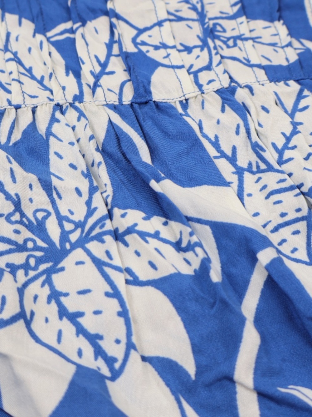 Rose + Olive Blue White Tropical Floral Flutter Sleeve Top Small - Picture 5 of 8